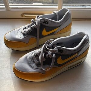 Nike Air sneakers like new